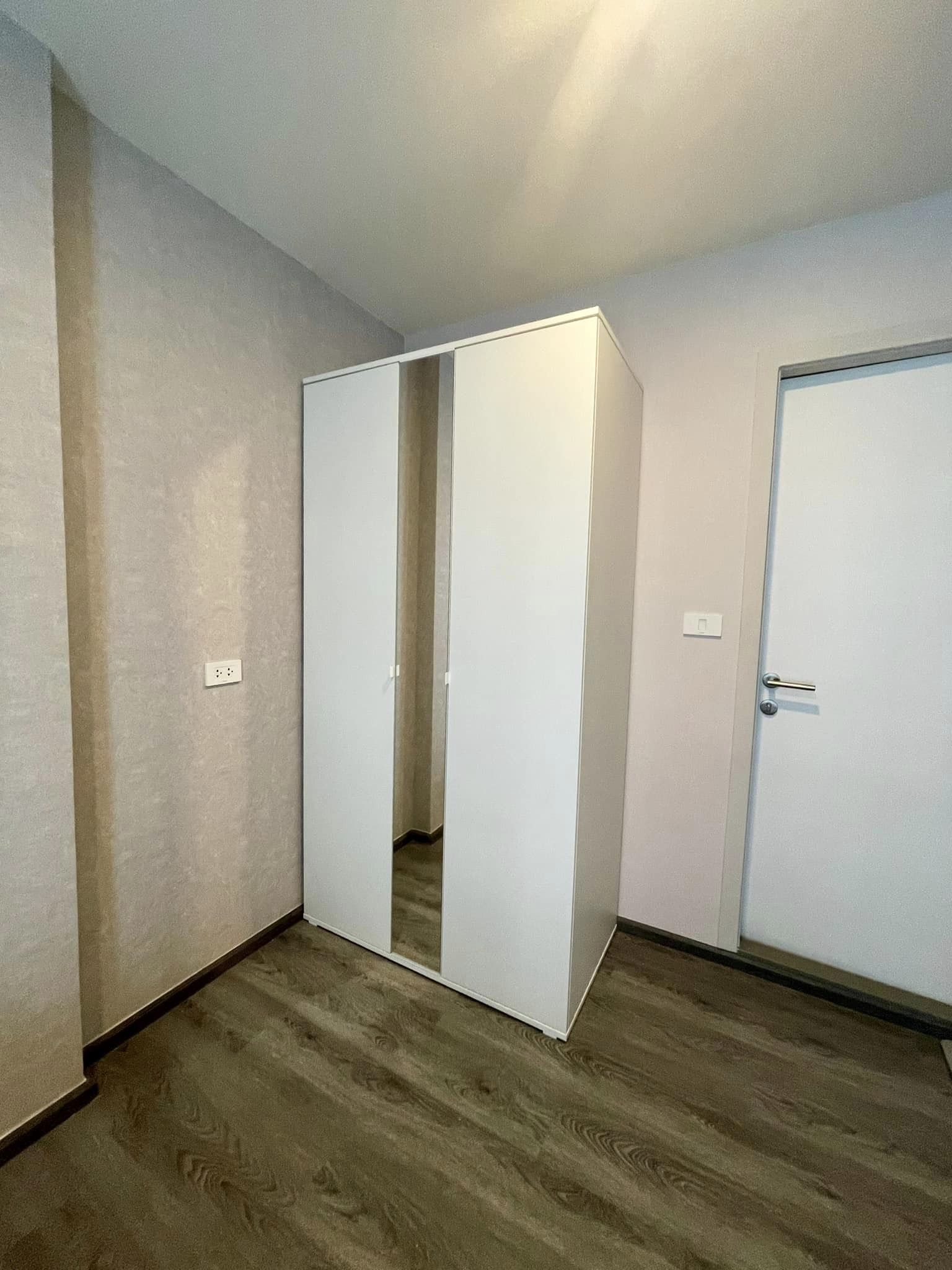 ปล่อยเช่าคอนโด The Origin Onnut (ดิ ออริจิ้น อ่อนนุช) - 1ห้องนอน 1ห้องน้ำ 1ห้องนั่งเล่น - ใกล้ BTS อ่อนนุช (มีรถ shuttle bus รับส่ง) - ขนาดห้อง 27 ตรม. ชั้น 3 ตึก A วิวสระว่ายน้ำ