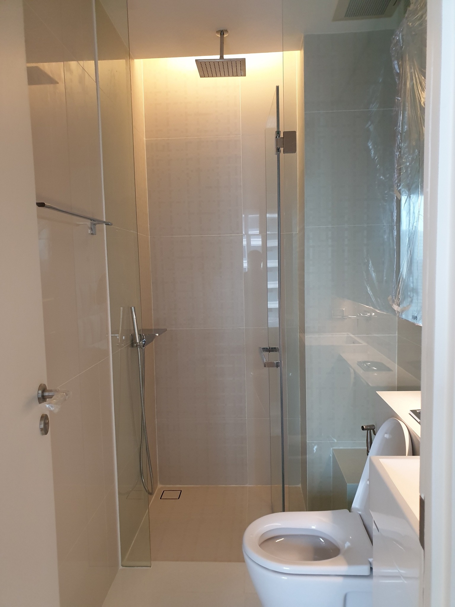 ให้เช่าคอนโด The Saint Residences (เดอะ เซนต์ เรสซิเดนซ์) โซนพื้นที่ BTS ห้าแยกลาดพร้าว ห้องแบบ 1ห้องนอน / 1ห้องน้ำ / โซนครัวปิด · ขนาดห้อง 31 ตรม. ชั้น 23