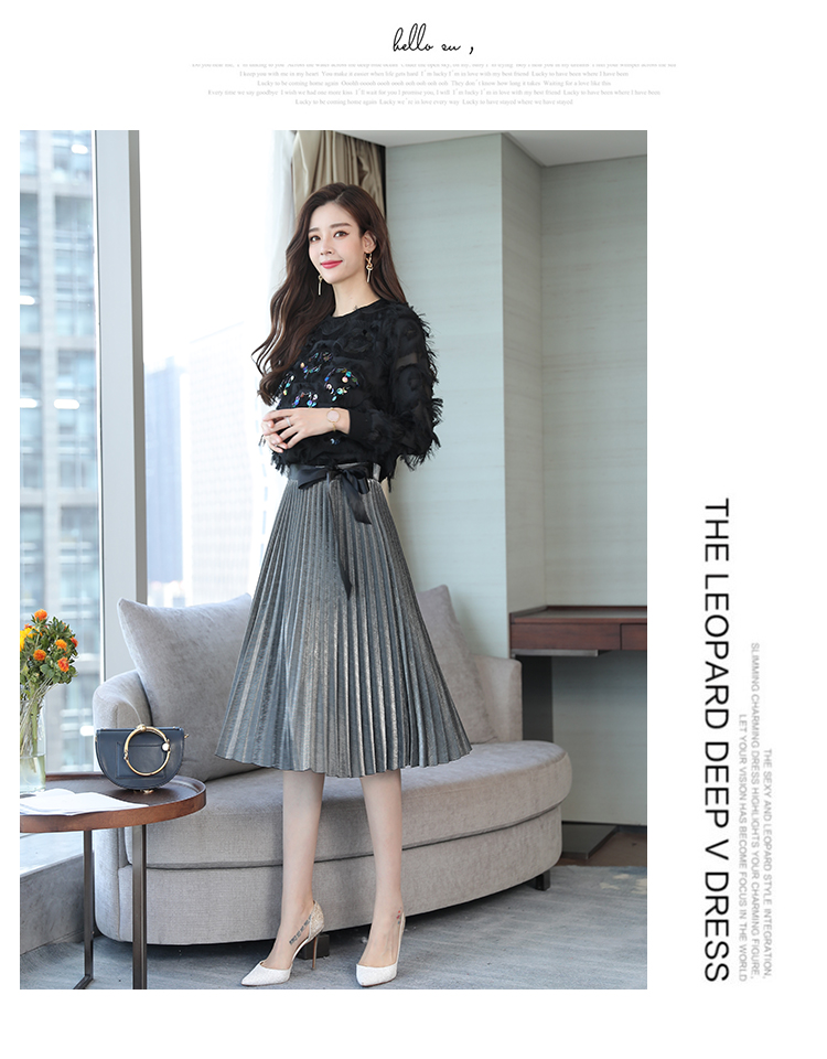 kudapy ชุด set เสื้อสีดำ และกระโปรงสีเทาเงิน สวยหรูมากๆๆค่ะ