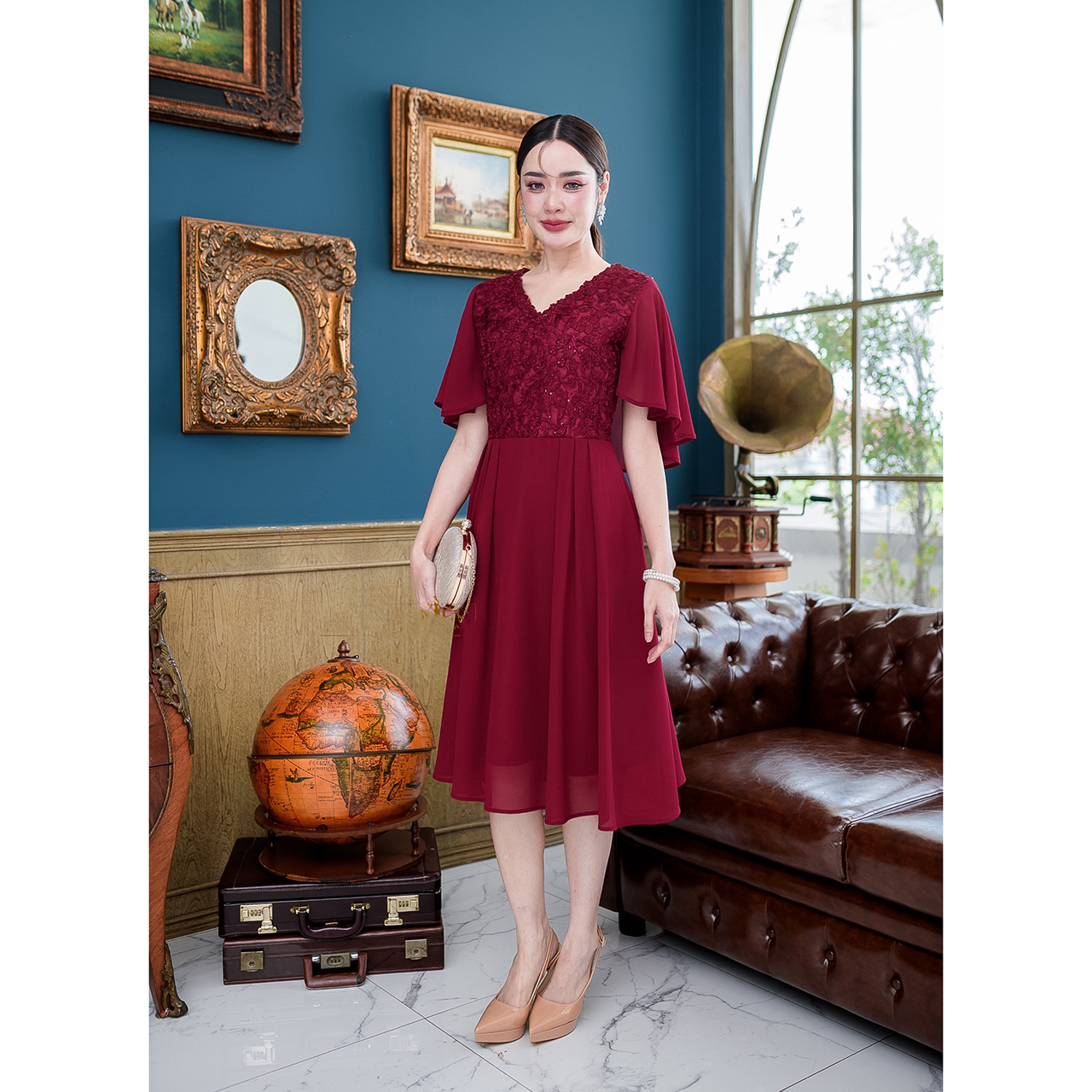 kudapy เดรสสั้นสีแดง/สีชมพู ผ้าลูกไม้เลื่อมปีกค้างคาว กระโปรงผ้าชีฟองพริ้วสวยจับจีบทวิสรอบเอว