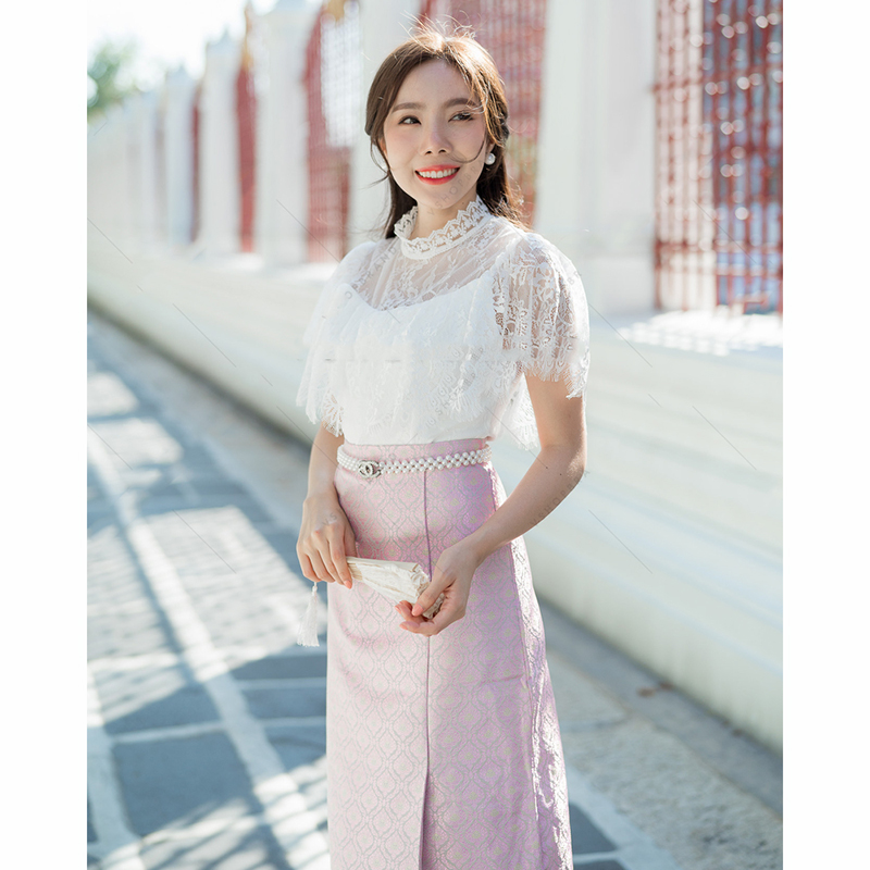 kudapy ชุดไทยประยุกต์สีขาว/สีชมพู งานสวยหรู ดูแพงมากๆ เสื้อลูกไม้แต่งระบายแขนสั้น ระบายรอบตัว ผ้าลูกไม้เนื้อดีมากๆ