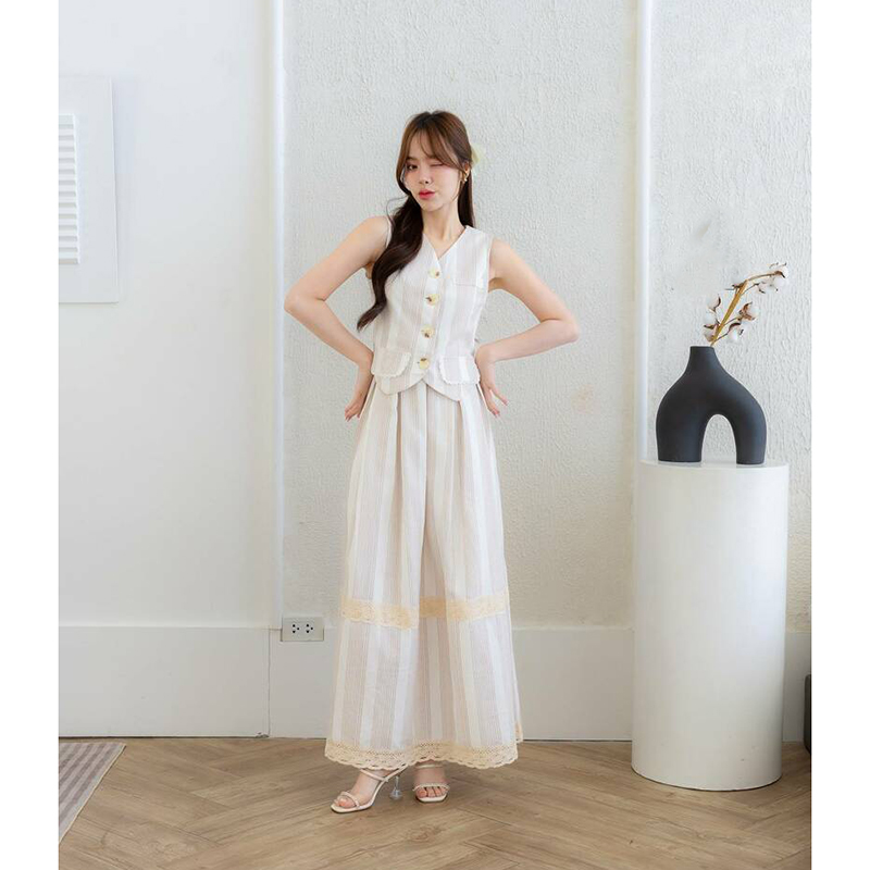 kudapy ชุดเซ็ทกระโปรงยาวบานสีขาว แขนกูด ลายเส้นตรง สวยดูดี