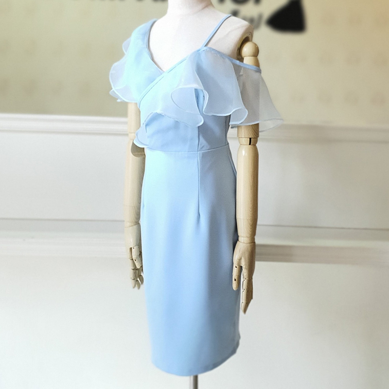 kudapy เดรสสั้นสีน้ำเงินไหล่เบี่ยง แต่งระบายผ้าไหมแก้ว แบบน่ารัก สวยๆ เรียบหรูดูแพง