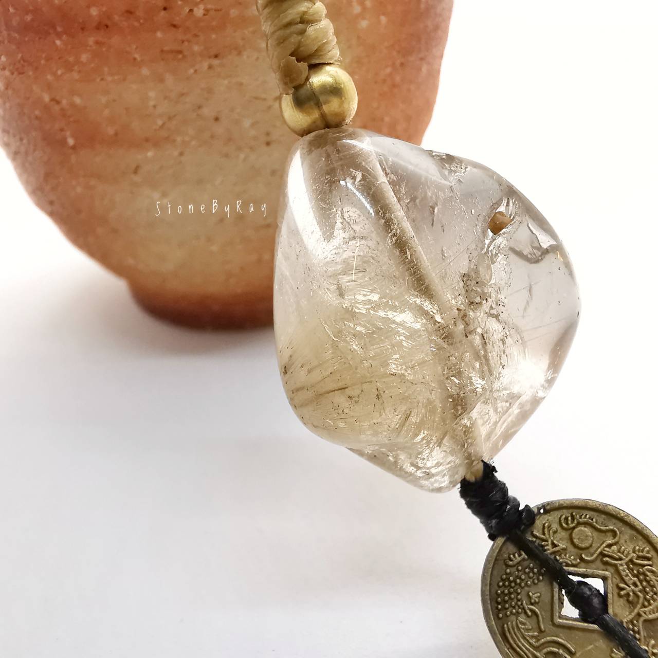 พวงกุญแจเชือกถักกับหินไหมทองขัดเงา