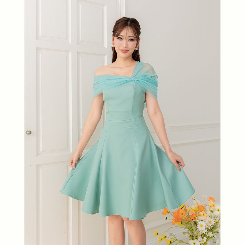 kudapy เดรสสั้นสีเขียว/สีฟ้า/สีกรม พรางช่วงแขนแบบดีงามไม่เยอะไป กระโปรงบาน ทรงน่ารักมาก แถมพรางสะโพกได้ด้วย