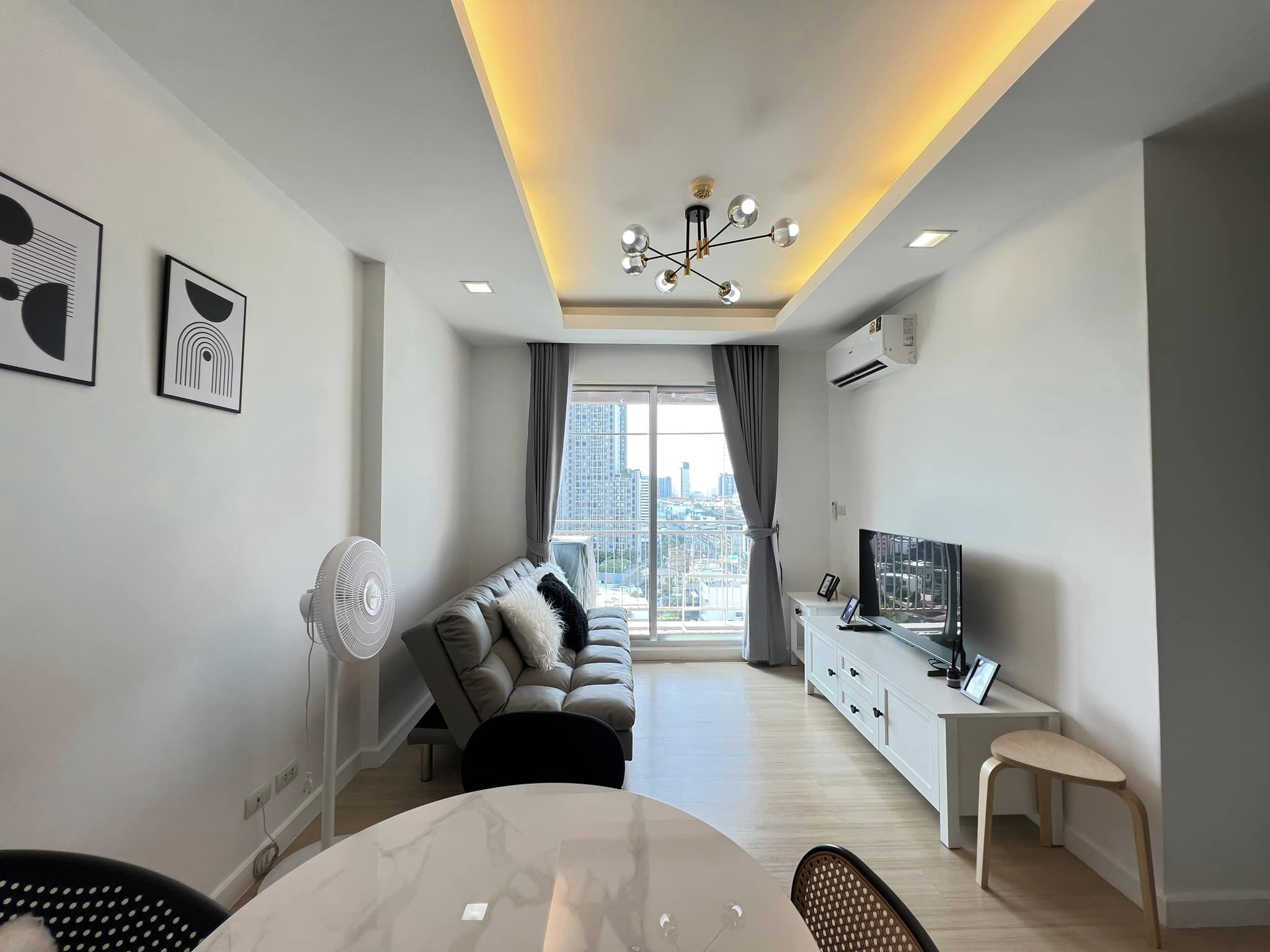 สนใจชมห้องติดต่อได้เลย Line ID: Smile-easy ปล่อยเช่าคอนโด Thru Thonglor (ทรู ทองหล่อ) - 1ห้องนอน 1ห้องน้ำ 1ห้องนั่งเล่น - ใกล้ MRT เพชรบุรี - ขนาดห้อง 37 ตรม. ชั้น 16