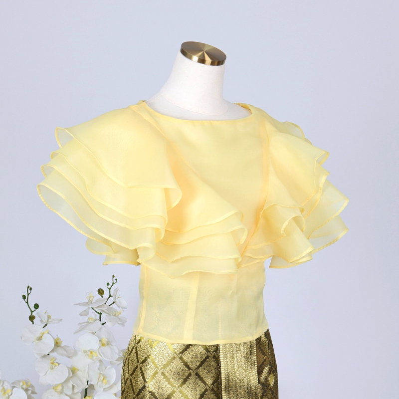 kudapy เสื้อไปงาน ผ้าแก้วคอปาดแคบสีชมพู/สีฟ้า/สีเหลือง แต่งระบายช่วงแขนเป็นทรงหน้าอก V Shape ระบาย 4 ชั้นสวยหรูมากๆค่ะรุ่นนี้ ขายดีสุดๆ