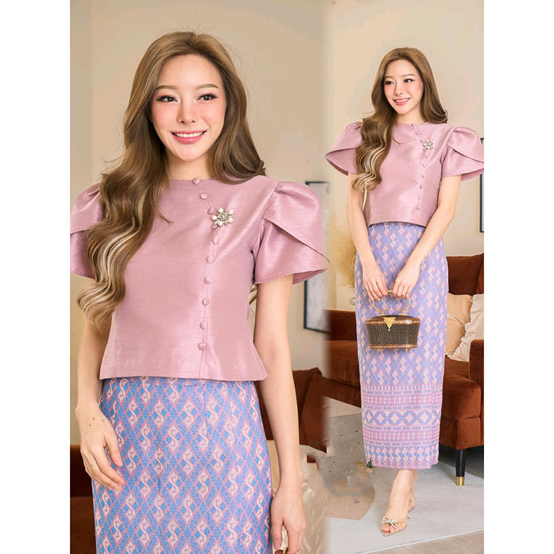 kudapy ชุดเซ็ทเสื้อ+ผ้าถุงสีม่วง/สีขาว/สีเทา เสื้อผ้าไหม4 เส้นอัดกาวสีเดียวกับเสื้อ งานสอยชาย แต่งกระดุมหน้าสวยดูดี ใส่ออกงานบวกงานแต่ง ชุดคุณแม่