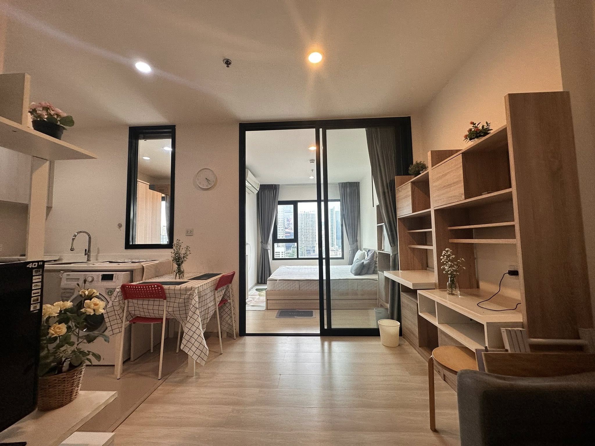 ให้เช่าคอนโด Life Asoke (ไลฟ์ อโศก) โซน รถไฟฟ้า MRT เพชรบุรี / มศว 1ห้องนอน / 1ห้องน้ำ ขนาดห้อง 35 ตรม. ชั้น 12 ตึก N