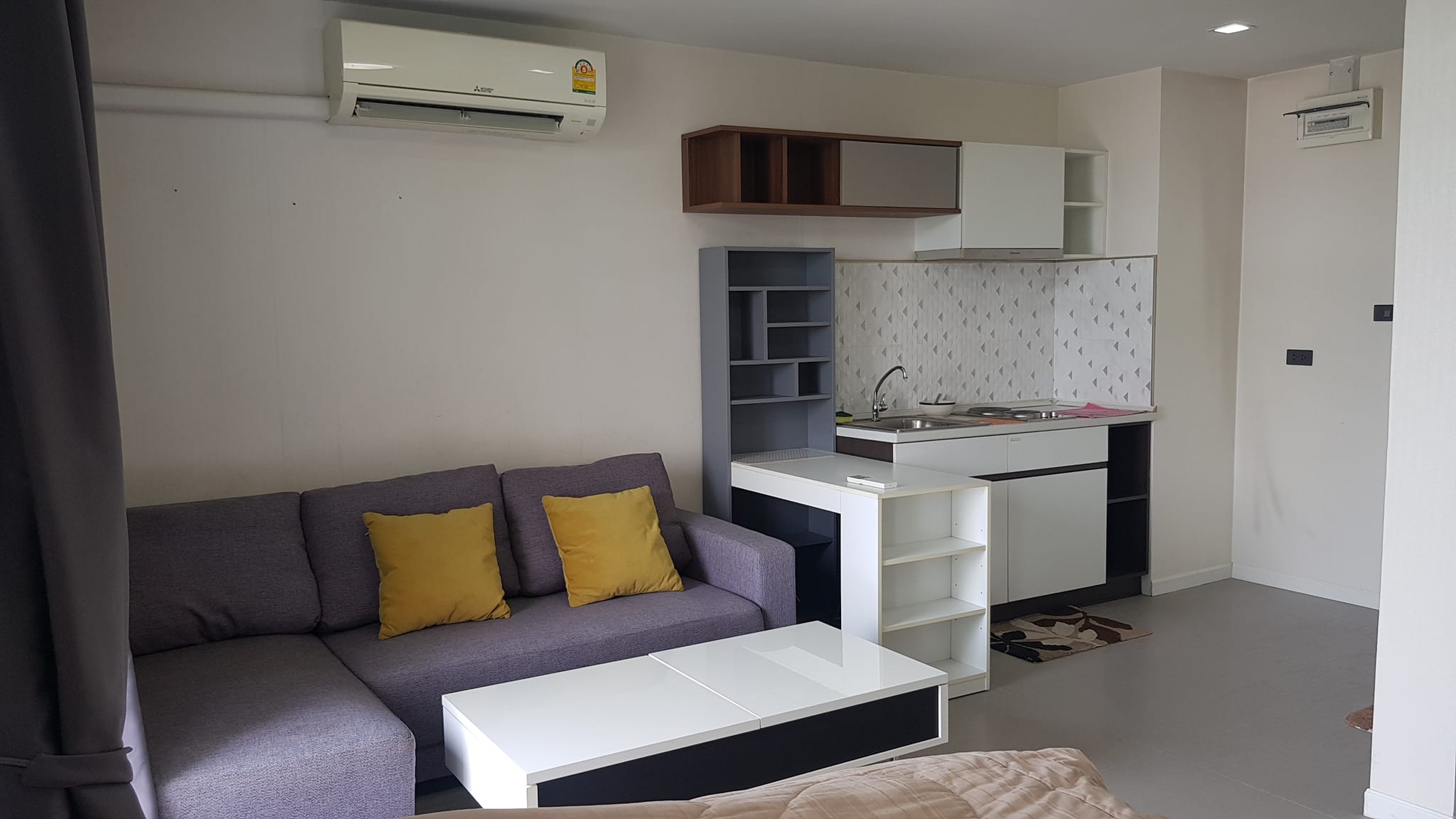 ขายคอนโดพร้อมเฟอร์นิเจอร์ แอร์ เครื่องทำน้ำอุ่น เตาไฟฟ้า สอบถามแอด Line ID : Smile-easy ที่ Baan Navatara (บ้าน นวธารา)