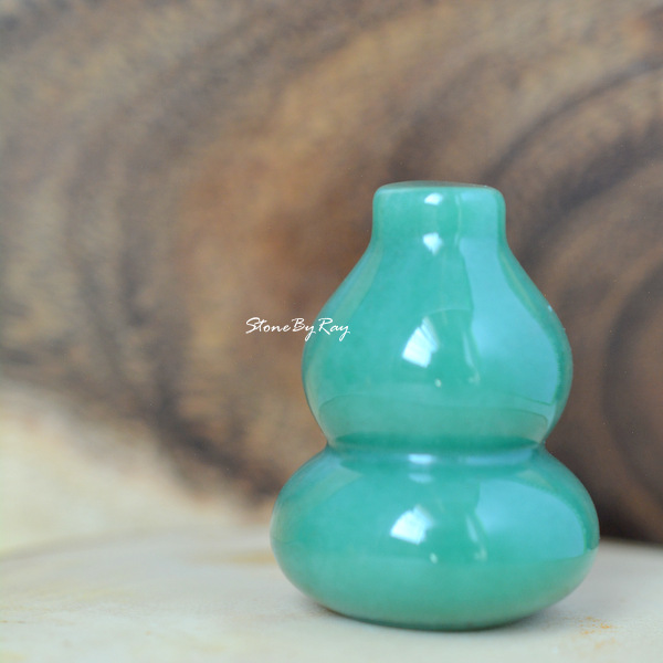 หินอเวนเจอรีนแกะสลักรูปน้ำเต้า (Aventurine)