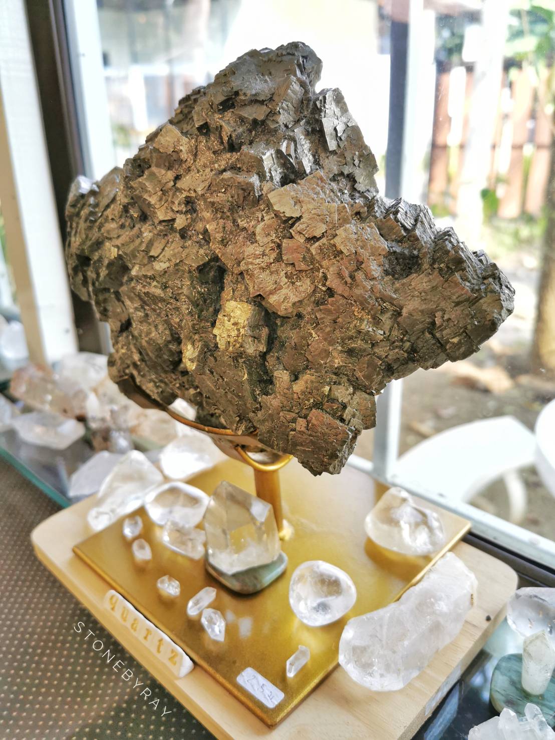 ไพไรต์พร้อมขาโชว์