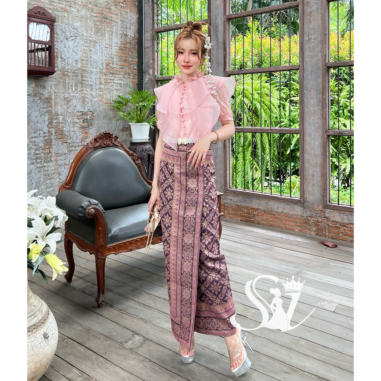 kudapy ชุดเซ็ท ลูกไม้แขนต๊กตา แต่งระบายทรงระย้า กระดุมมุกหรูหรา มีซับในสอง 2 ชั้น ผ้าถุงสำเร็จรูป ผ้าฝ้ายทอลายบุพเพ มีซิปหลัง