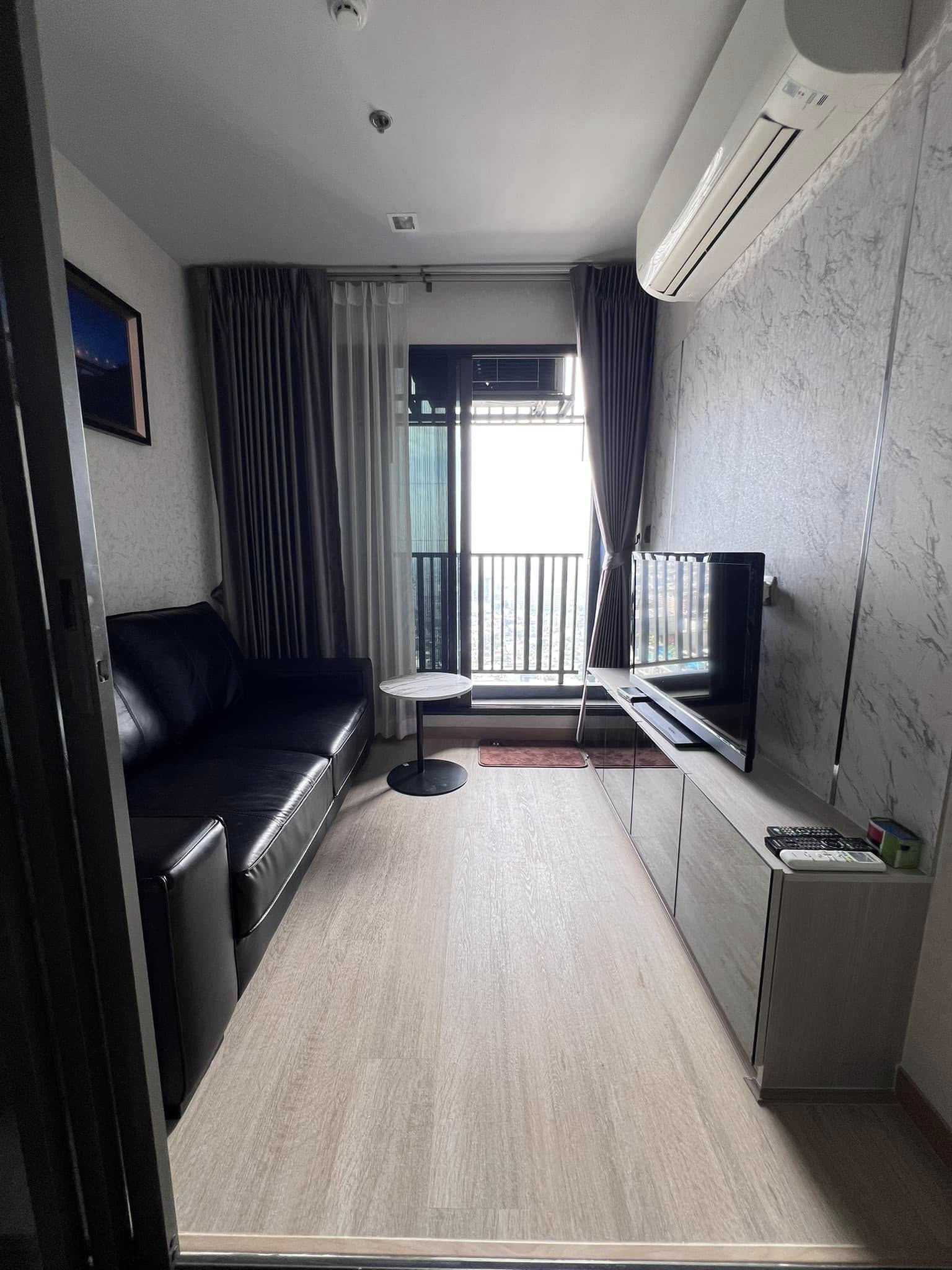 ปล่อยเช่า Life Ladprao (ไลฟ์ ลาดพร้าว) - โซนพื้นที่ BTS ห้าแยกลาดพร้าว 1ห้องนอน 1ห้องน้ำ - ขนาดห้อง 35 ตรม. ชั้น 45 ตึก B - ให้เช่า 22,000 ต่อเดือน