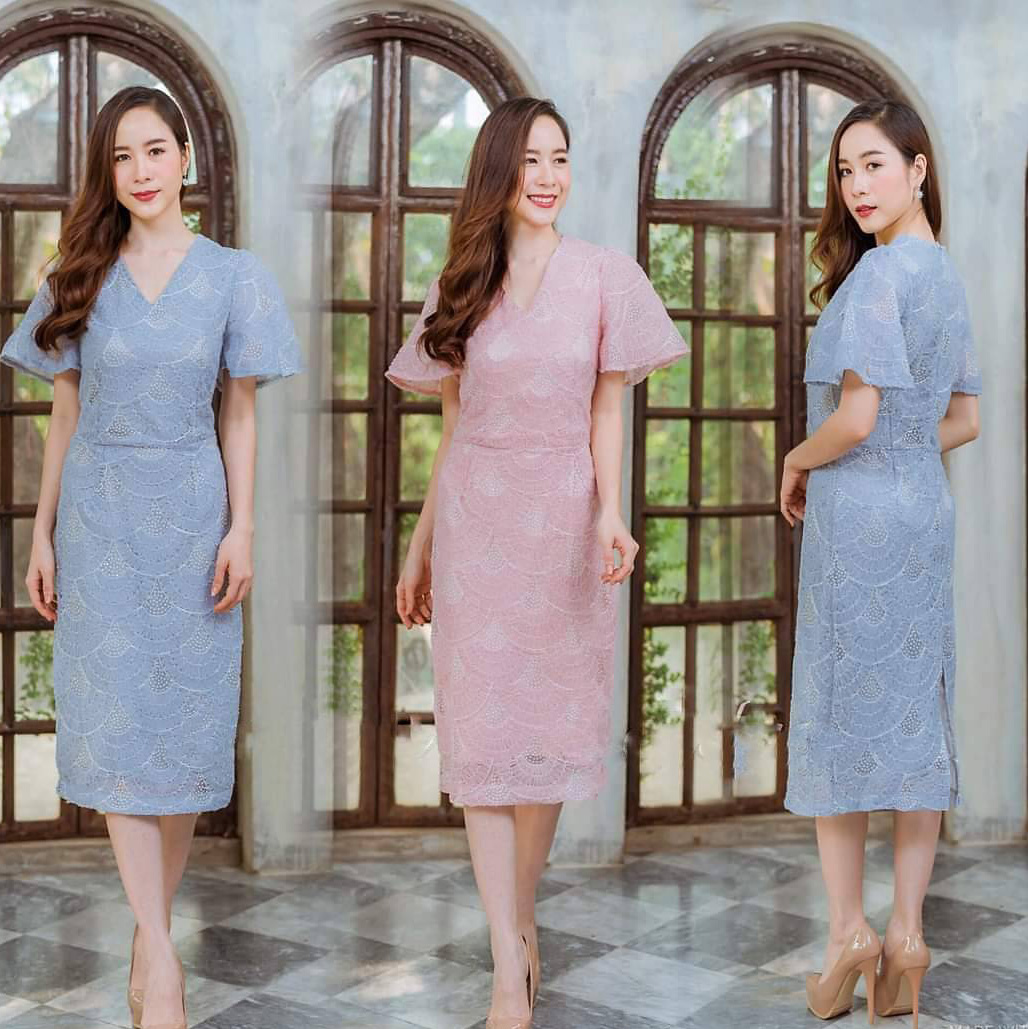 kudapy ชุดเดรสไปงานคอวีแขนระบายบานสีฟ้าเทา/สีชมพู เดรสสั้นลูกไม้ งานซับใน ซิบหลัง เก็บเอวทรงเอสวยมากค่ะ