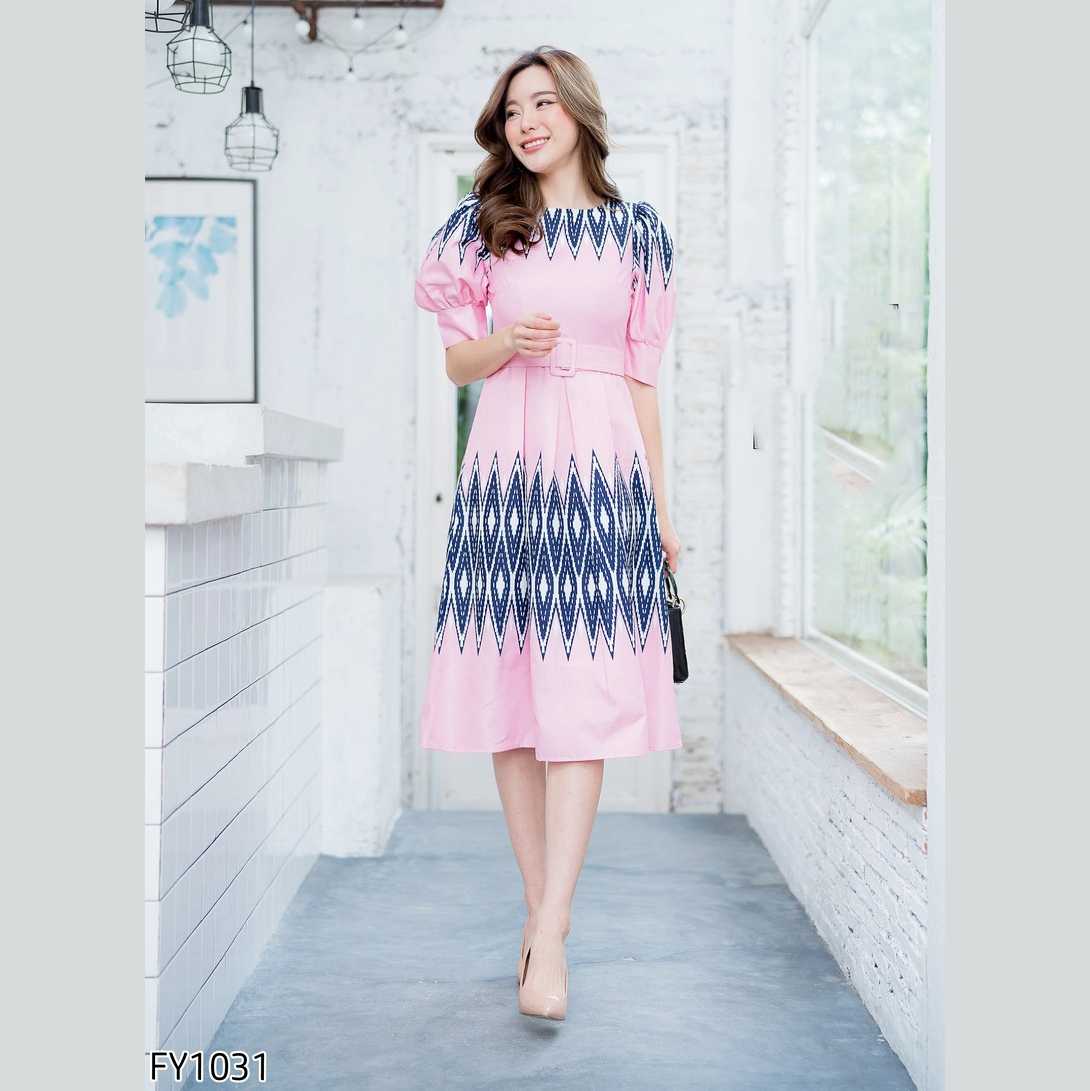 kudapy เดรสผ้าไทยยาวคลุมเข่าสีเขียวมิ้นท์/สีม่วง/สีชมพู เดรสคอกลมแขนตุ๊กตาเข็มขัดรัดเอวลายไทย