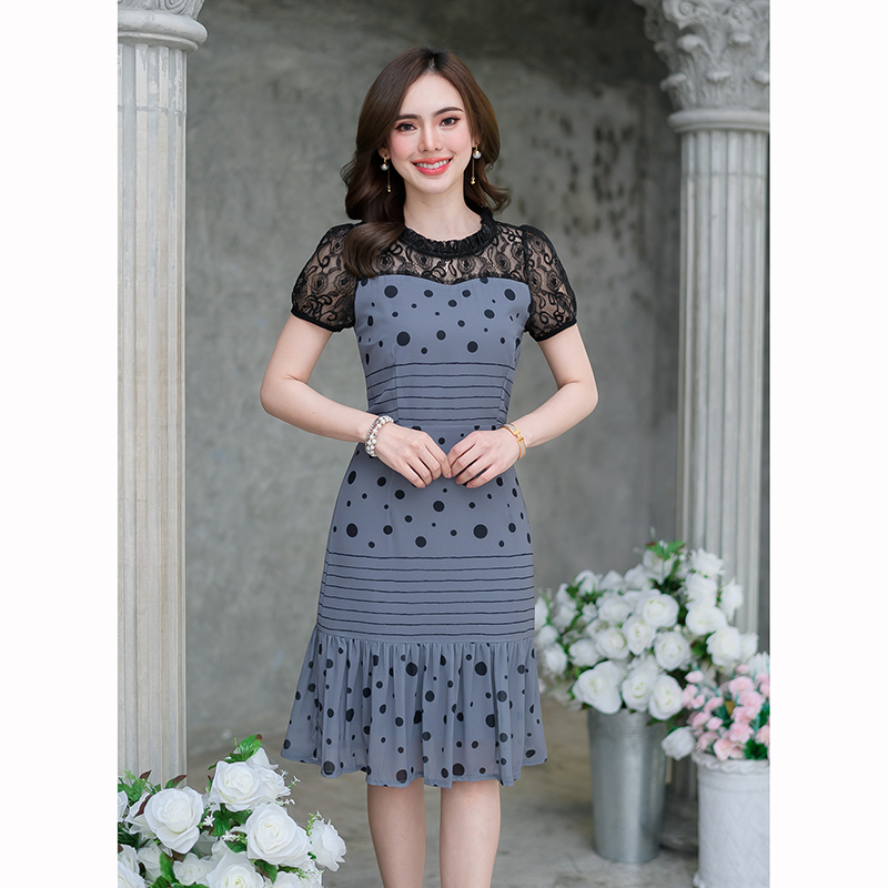 kudapy เดรสสั้นสีเทา/สน้ำตาล ผ้าชีฟองพิมพ์ลาย ไหล่ลูกไม้ สวยเก๋ ไม่เหมือนใคร พิมพ์ลายจุดสลับลายเส้น สวยแปลกตา