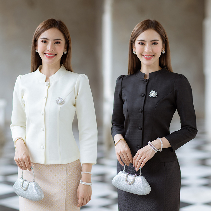 kudapy (เฉพาะเสื้อ) เสื้อสีขาว/สีดำ คอจีน แขนยาว ผ้าไหมประยุกต์ อัดกาวทั้งตัว ทรงสวยแต่งกระดุมผ้าหน้าสวยดูดี อยู่ทรง งานสวยใส่ออกงานหรู