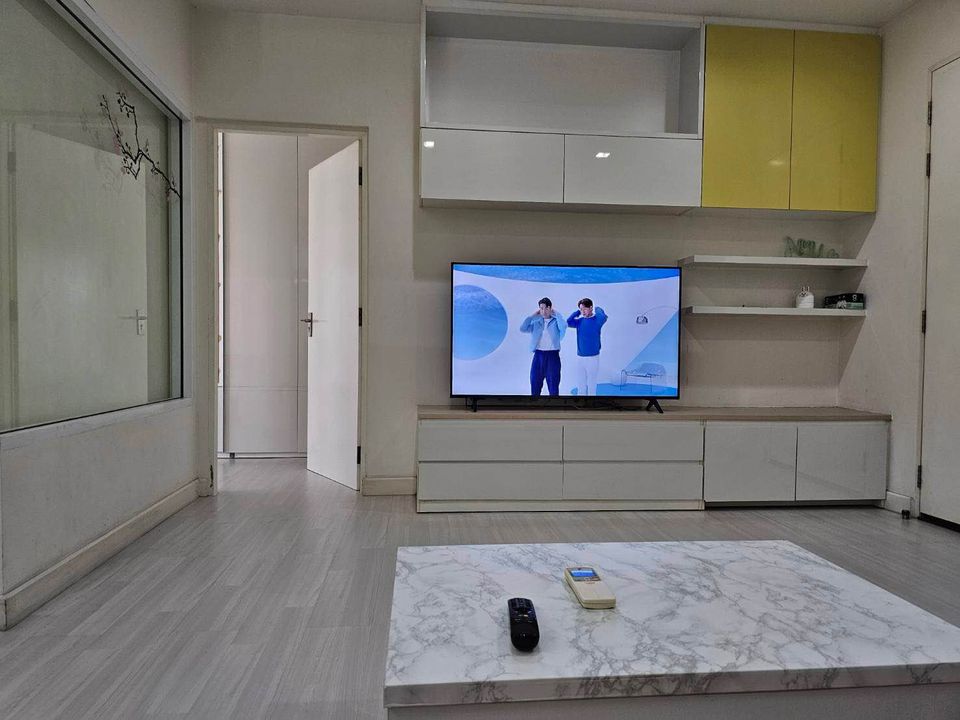 ปล่อยเช่าคอนโด เดอะ รูม รัชดา-ลาดพร้าว (The Room Ratchada-Ladprao) - ห้องใหญ่กั้นเป็นสัดส่วน - การเดินทาง: ใกล้ MRT ลาดพร้าว สีน้ำเงินและสีเหลือง