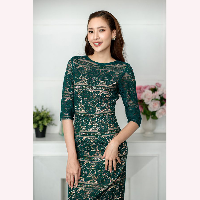 kudapy เดรสสั้นสีเขียว/สีชมพู/สีดำ ผ้าลูกไม้ลายดอกไม้สลับลายขวาง คอปาด แขนสี่ส่วน กระโปรงเข้ารูปทรงสอบ สวยแพงคลาสสิคสุดๆ