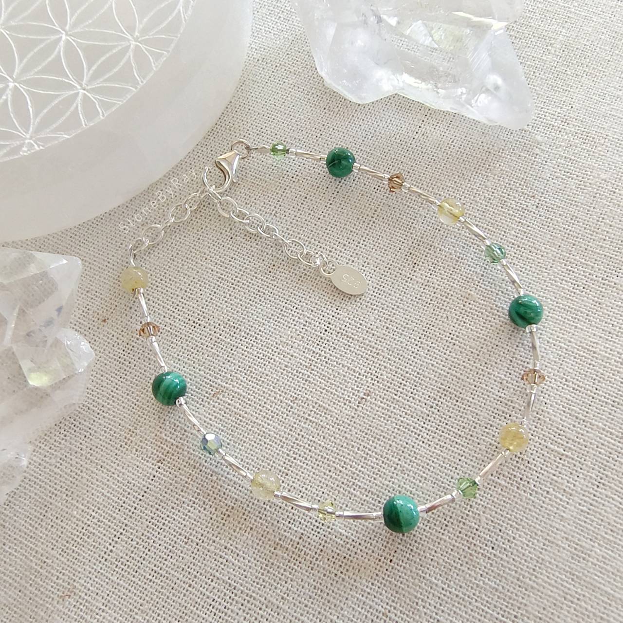 สร้อยข้อมือเงินหินมาลาไคต์กับไหมทอง Malachite