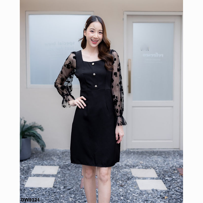 kudapy เดรสสั้นสีชมพู/สีน้ำตาล/สีดำ ทรงสวย เข้ารูป แขนผ้าชีฟองโปร่งลายดอกไม้ กิมมิคแต่งกระดุม งานซิปหลัง