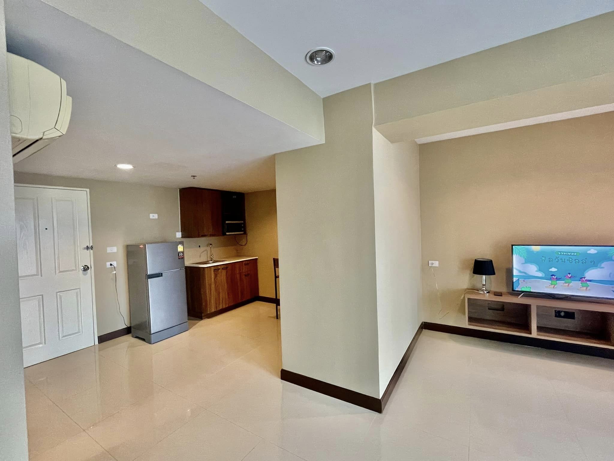 ปล่อยเช่าคอนโด Aliss Tiwanon (เอลิส ติวานนท์) - ใกล้กระทรวงสาธารณสุข เฟอร์เครื่องใช้ไฟฟ้าครบครั้น - การเดินทาง: MRT กระทรวงสาธารณะสุข