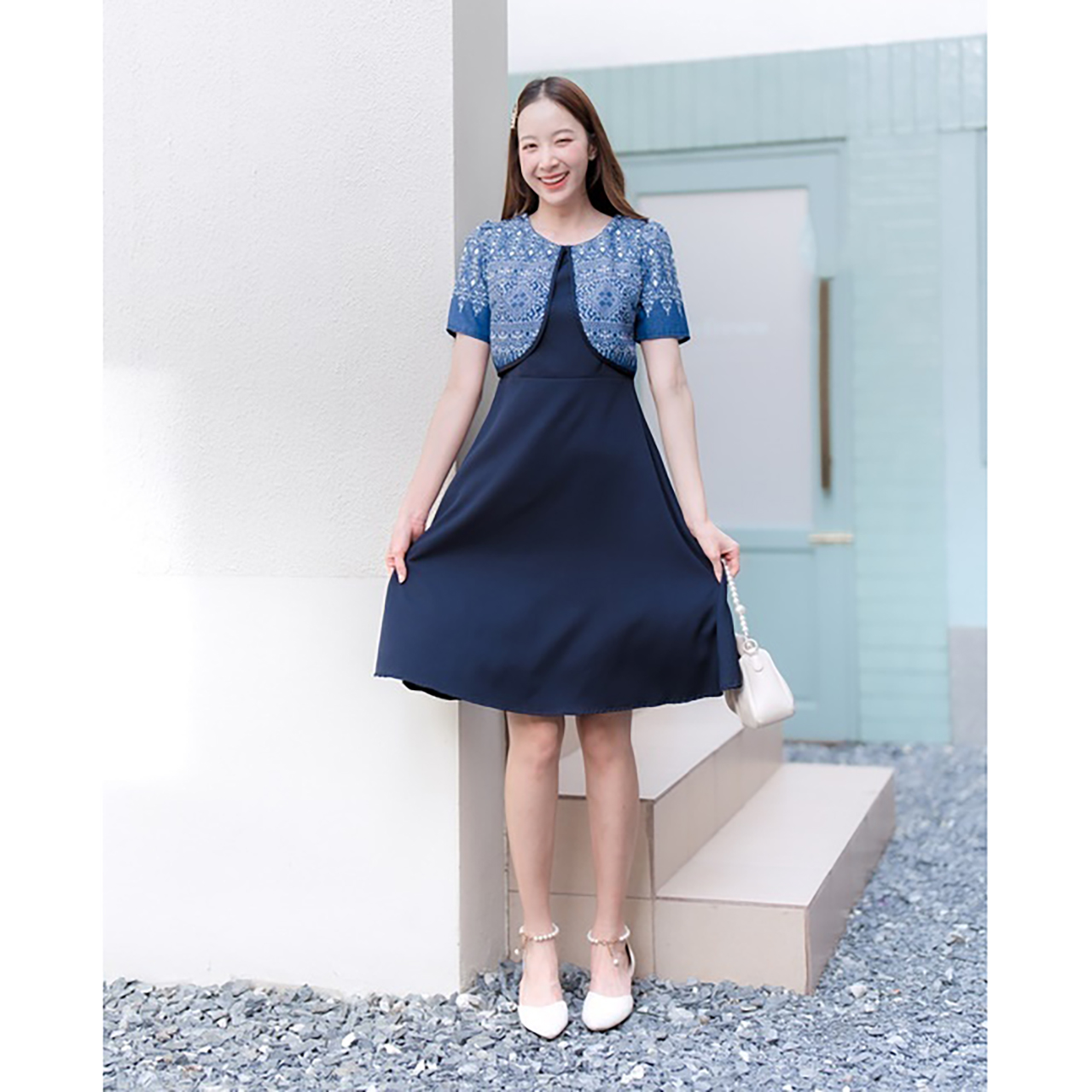 kudapy เดรสสั้นสีชมพู/สีแดง/สีกรม ทรงบานกระโปรงสีพื้นแต่งเสื้อลายไทย