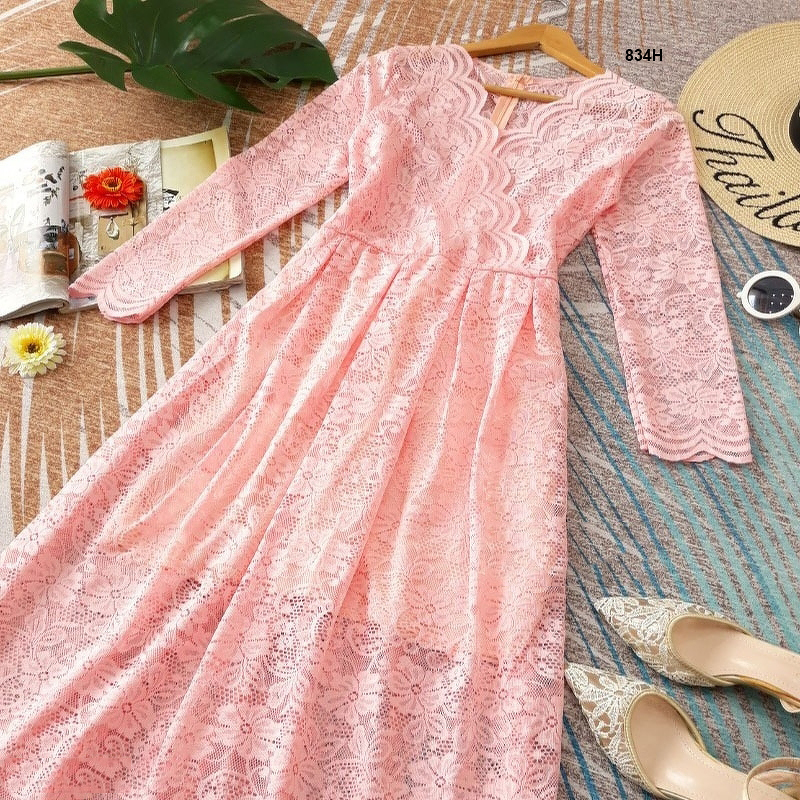 kudapy เดรสยาวสีเทา/สีขาว/สีโอรส/สีแดงเลือดหมู ลูกไม้แขนศอก คอวีป้ายหน้า (ช่วงบนไม่มีซับใน)งานลูกไม้ลายสวยหรู เย็บบุซับในช่วงกระโปรงอย่างดี