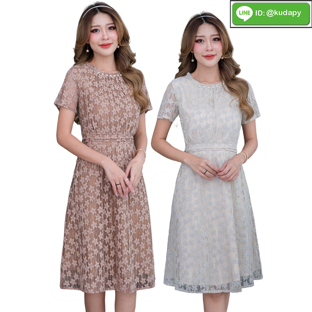 kudapy เดรสลูกไม้เนื้อนิ่มสีน้ำตาล สีครีมหม่นเทา ผ้าลายน่ารักเป็นลูกไม้เนื้อนิ่มดีไซน์แขนสั้นเอวจั้มแต่งคลิป ช่วงคอเป็นคอจีบประดับมุก