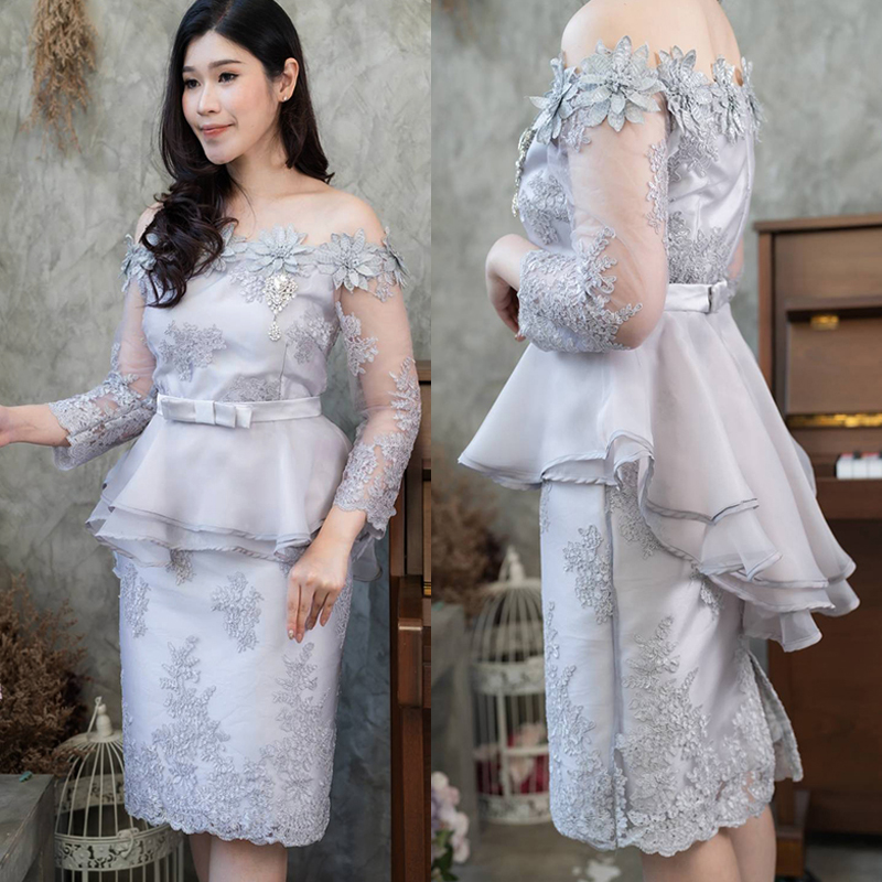 kudapy เดรสสั้นคลุมเข่าสีเทาเปิดไหล่ ผ้าลูกไม้แต่งระบายตามแบบ ปิดพุงมิดสวยมากค่ะรุ่นนี้ ใครมีพุงแนะนำเลยค่า