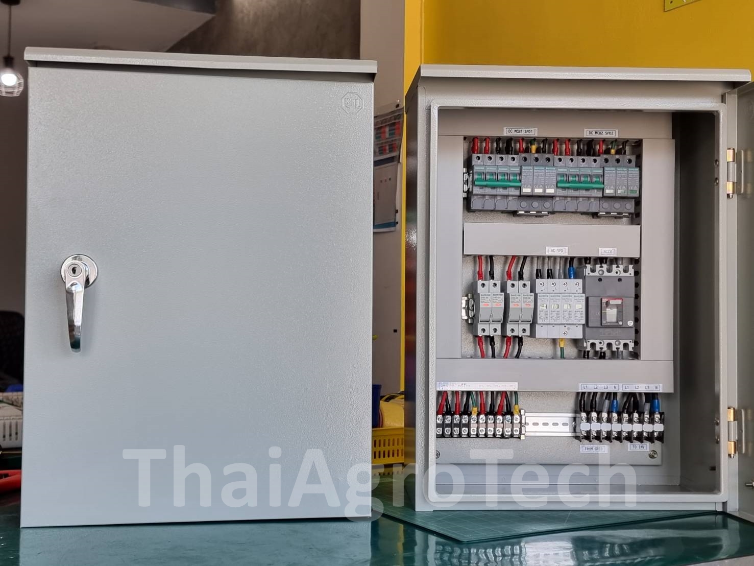 ตู้คอมบายเนอร์สำหรับระบบโซล่าเซลล์ออนกริดขนาด 10-20 กิโลวัตติ์ 3เฟส AC-DC Combiner box 10-20Kw แบบ DC 1000V, 2 String 3Phase