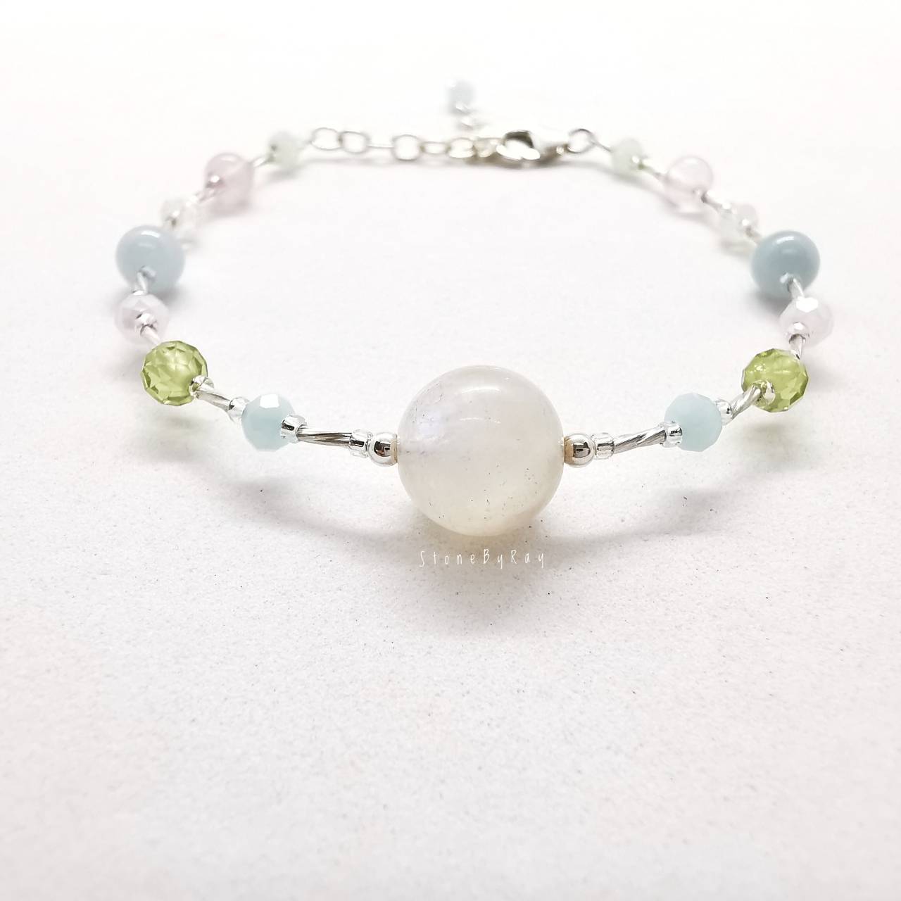 สร้อยข้อมือเงินมูนสโตน+เพอริดอท+อความารีน+โรสควอตซ์ (Moonstone+Peridot+Aquamarine+Rose Quartz)