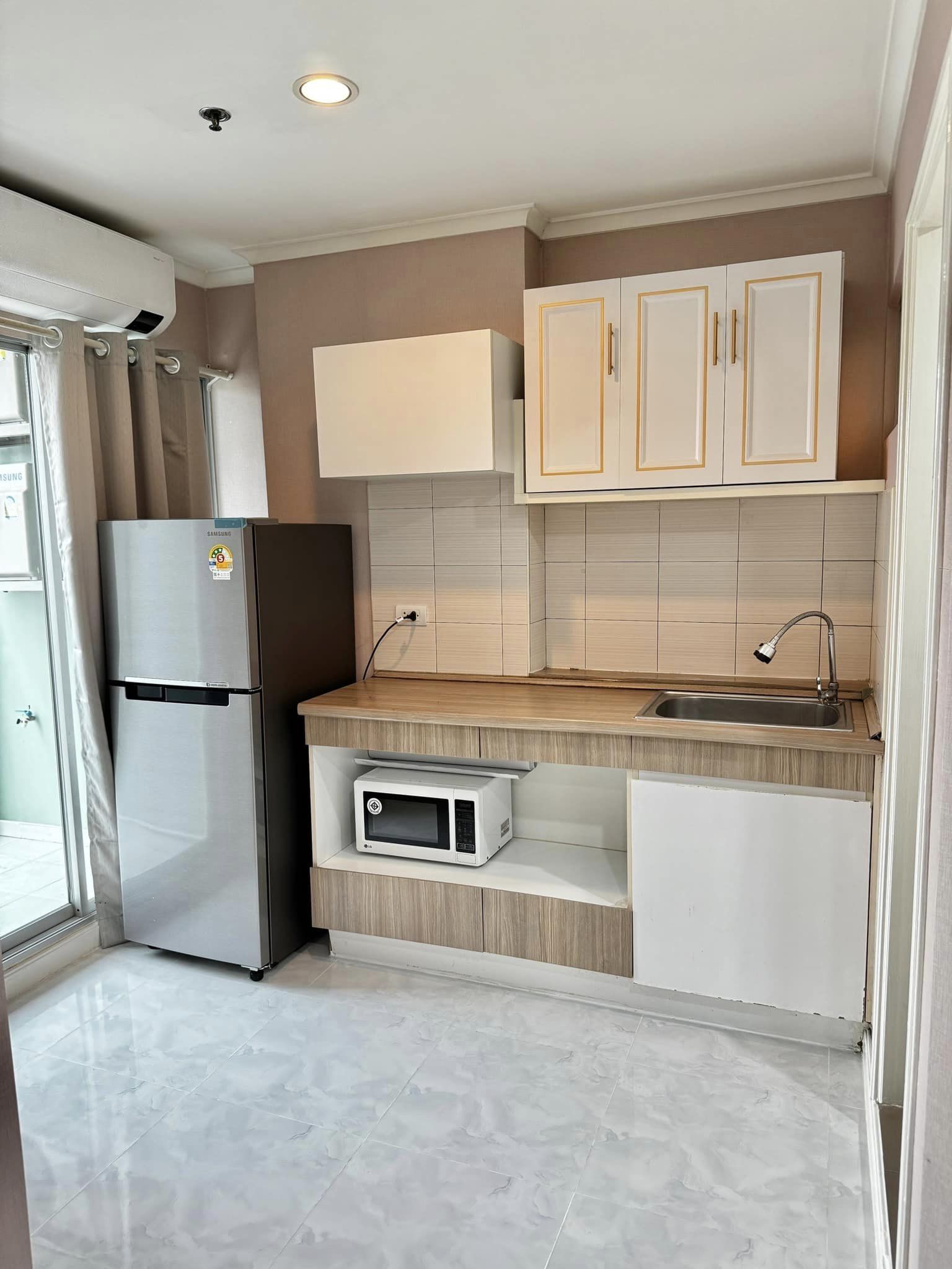 ปล่อยเช่าคอนโด Lumpini Ville Latphrao-Chokchai 4 (ลุมพินี วิลล์ ลาดพร้าว – โชคชัย 4) - ใกล้ MRT โชคชัย 4 - 1ห้องนอน 1ห้องน้ำ 1ห้องนั่งเล่น - ขนาดห้อง 28.5 ตรม. ชั้น 4 ตึก A