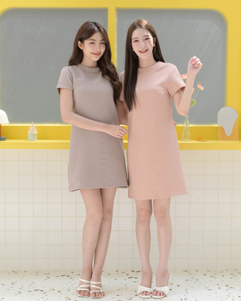 kudapy เดรสคอกลมแขนสั้น เน้นแบบเรียบใส่ง่าย ทรงสวยใส่สบาย ผ้าเนื้อนิ่มไม่หนาไม่บางเกินไป