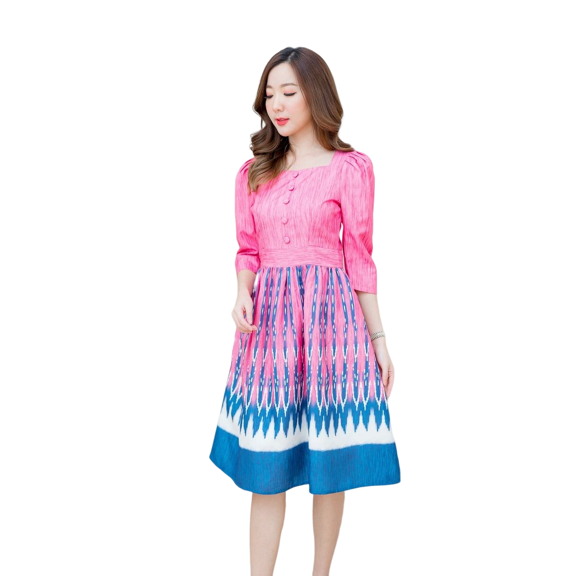 kudapy เดรสสั้นผ้าไทยแขนสามส่วนสีชมพู/สีแดง เดรสคอเหลี่ยมกระดุมหน้าไหล่ยกแขนตุ้กตา ซิบหลัง