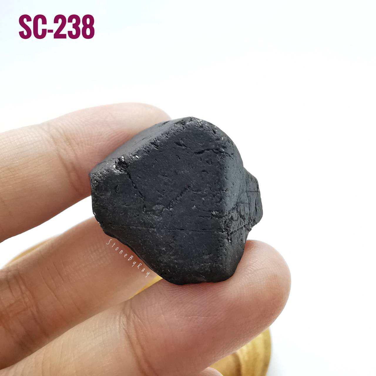 นิลก้อนธรรมชาติ (Black Spinel)