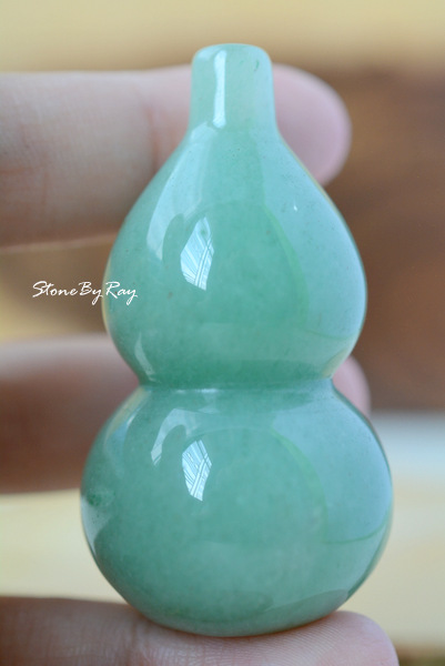 หินอเวนเจอรีนแกะสลักรูปน้ำเต้า (Aventurine)