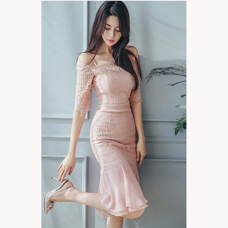 kudapy เดรสสั้นสีชมพู/สีน้ำเงิน ทรงตรงสอบ เข้ารูปช่วงเอว ชายกระโปรงระบายด้วยผ้าชีฟอง