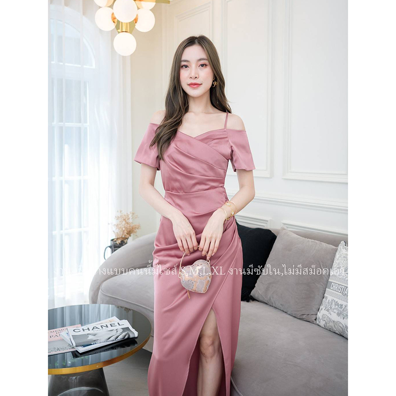 kudapy เดรสยาวสีชมพู/สีโอวัลตีน ปาดไหล่มีแขน จับจีบผ่าข้าง ผ้าเครปซาตินเนื้อดีมีซับใน เดรสออกงาน