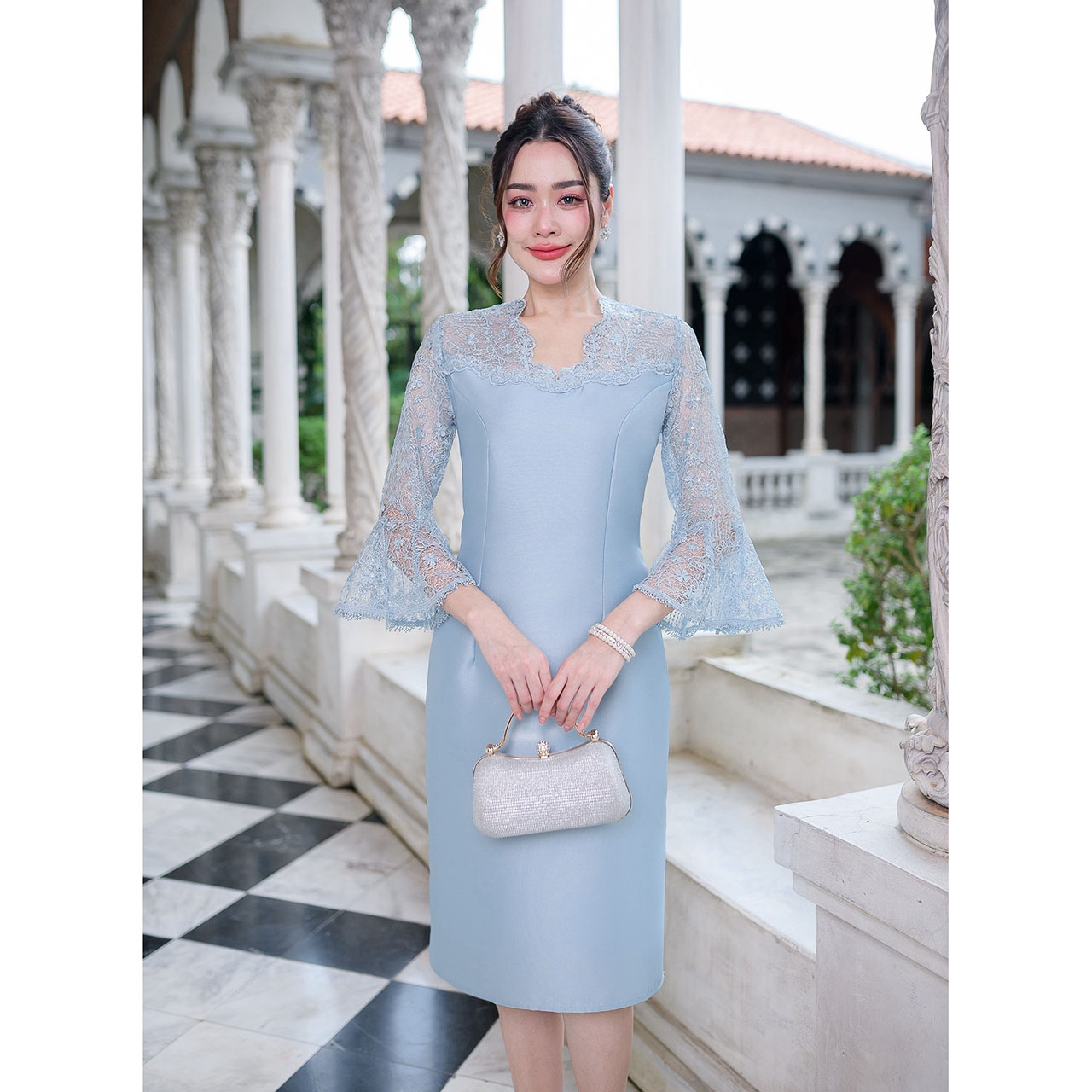 kudapy เดรสสั้นสีเหลืองทอง/สีฟ้า/สีชมพู ผ้าไหมญี่ปุ่น คอวีแต่งเคิพเป็นเชิงผ้าตกแต่งรอบคอ และช่วงอก