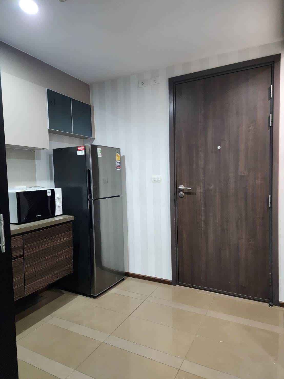 สนใจชมห้องติดต่อได้เลย Line ID: Smile-easy ปล่อยเช่าคอนโด TEAL Sathorn - Taksin (ทีล สาทร - ตากสิน) - 1ห้องนอน 1ห้องน้ำ 1ห้องนั่งเล่น - ใกล้ BTS วงเวียนใหญ่ - ขนาดห้อง 35 ตรม. ชั้น 10