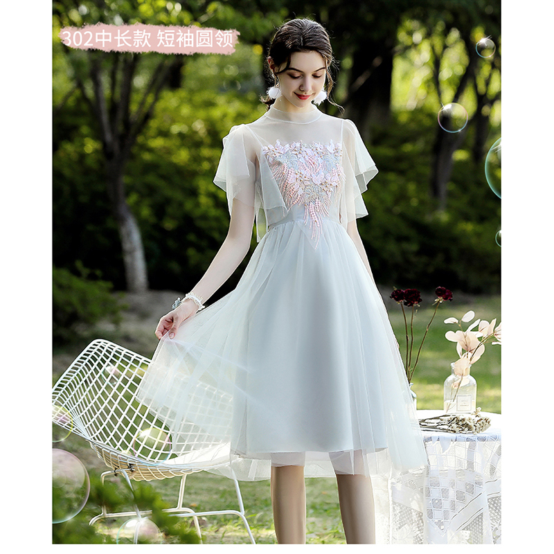 kudapy เดรสสั้นสีชมพู/สีเทา ชุดราตรีออกงานคลุมเข่า คอปิดแขนคลุมซีทรูผ้าโปร่ง ตัวเสื้อลายดอกไม้ชมพูปักมุก ด้านหลังลำตัวเป็นสม๊อกยืดหยุ่นได้ดีมาก