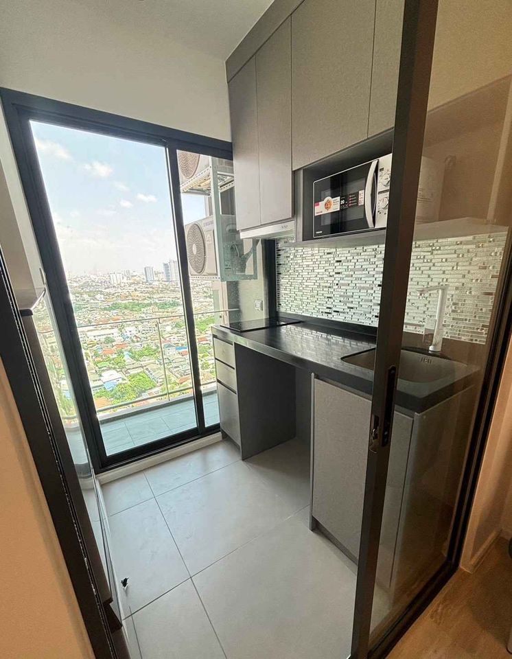 สนใจชมห้องติดต่อได้เลย Line ID: Smile-easy ปล่อยเช่าคอนโด The Clev Riverline Chaophraya-Wongsawang (เดอะเคลฟ ริเวอร์ไลน์ เจ้าพระยา-วงศ์สว่าง) - 1ห้องนอน 1ห้องน้ำ 1ห้องนั่งเล่น - ใกล้ วัดเขมา / พระเจ้าเกล้าพระนครเหนือ - ขนาดห้อง 25 ตรม. ชั้น 25