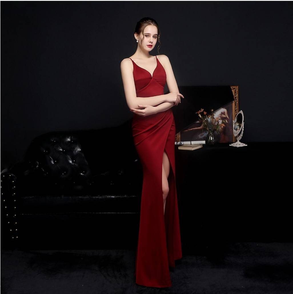 kudapy ชุดราตรียาวสายเดี่ยวเปิดหลัง สีแดง,ขาว,ดำ,ครีมทอง เดรสผ่าข้างจีบเอว ทรงเข้ารูป งานสวยจริงค่ะผ่าข้างตามแบบ