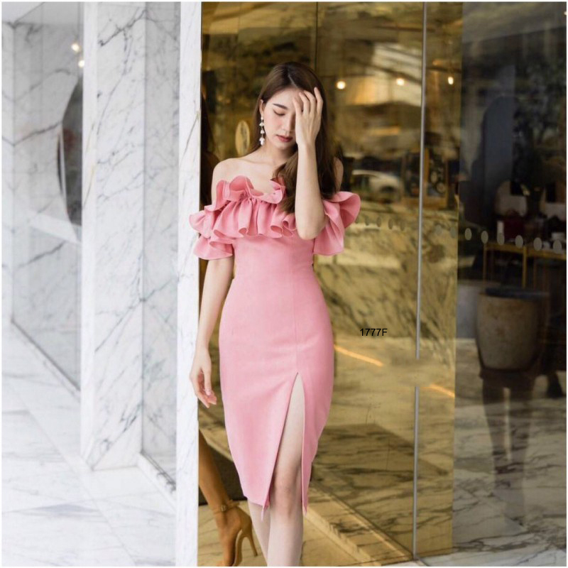 kudapy เดรสปาดไหล่ ระบายรอบน่ารัก แอบเซ็กซี่ งานมีซิปซ่อนหลัง ตีเกล็ดหน้าหลัง เอวไม่สม็อค ทรงเข้ารูป