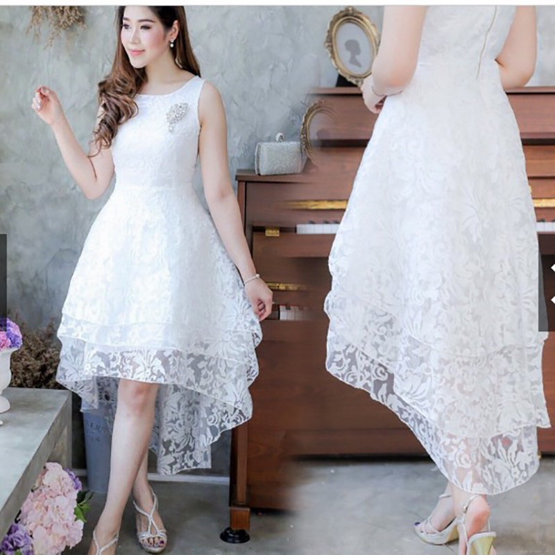 kudapy เดรสสีขาว กระโปรงหน้าสั้นหลังยาวลูกไม้ แขนกุด เย็บซ้อนระบาย 3ชั้น เนื้อผ้าไหมแก้วปักลายสวย อยู่ทรงตามรูป