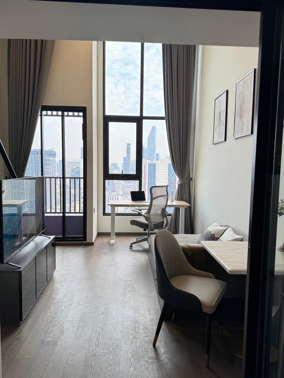 ให้เช่าคอนโด Park Origin Chula Samyan (พาร์ค ออริจิ้น จุฬา สามย่าน) - ห้อง Duplex 2 ชั้น ตกแต่งพร้อมเข้าอยู่ พร้อมจองต่อรองได้ - การเดินทาง: MRT สามย่านและหัวลำโพง - ใกล้ จุฬาลงกรณ์มหาวิทยาลัย ตลาดสามย่าน สามย่านมิตรทาวน์