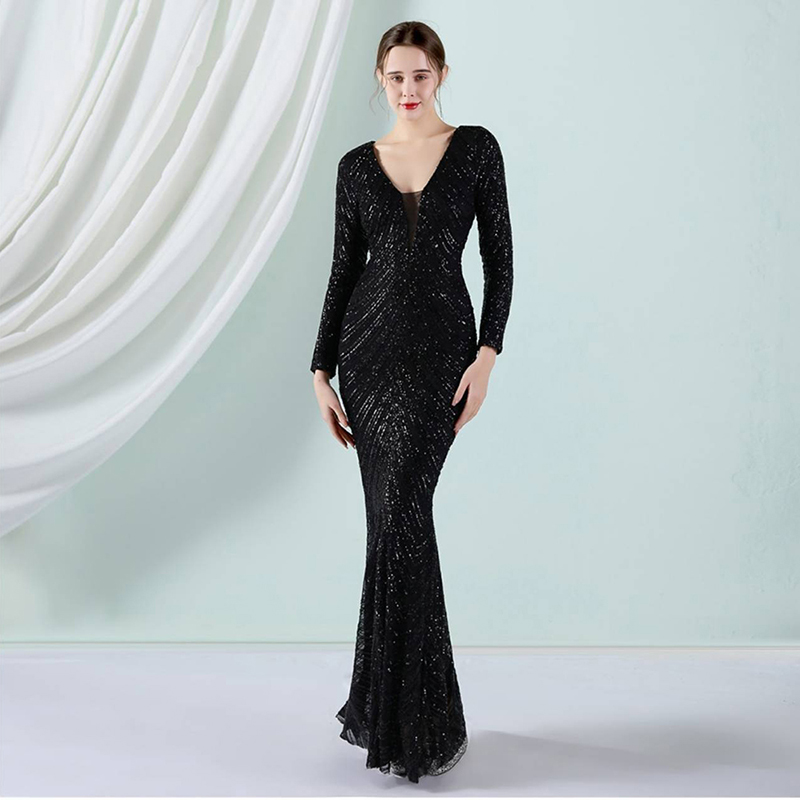 kudapy ชุดราตรียาวคอวีแขนยาวผ้ากริสเตอร์ทอแสง สีแดงเบอร์กันดี้ สีดำ สีเงิน สีชมพูโรสโกลด์ ผ้าขยายได้ สวมเข้ารูป ทรงสวย เรียบหรู มีบราเย็บติดข้างในชุด ซิปหลัง สำเนา