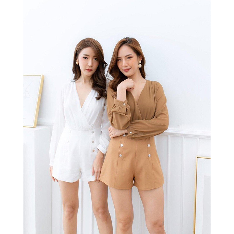 kudapy จั๊มสูทสั้นสีกรม,แดง,ขาว,น้ำตาล จั้มขาสั้น คอวี แขนยาว เสื้อเป็นผ้าชีฟอง